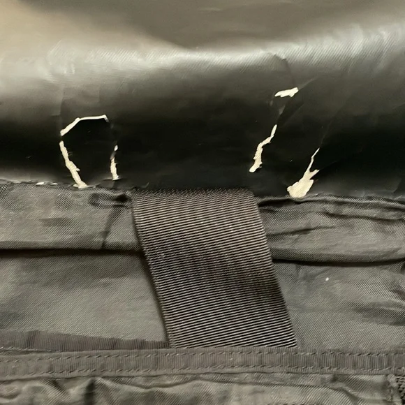 GC Timbuk2 Swig Urban Laptop Backpack - Black / Green - Picture 7 of 8